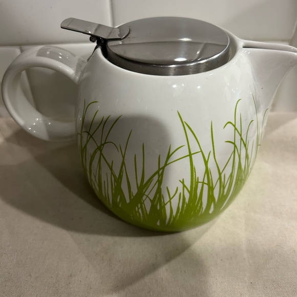 Tea Forte PUGG Ceramic Teapot - Spring Grass - Picture 2 of 6